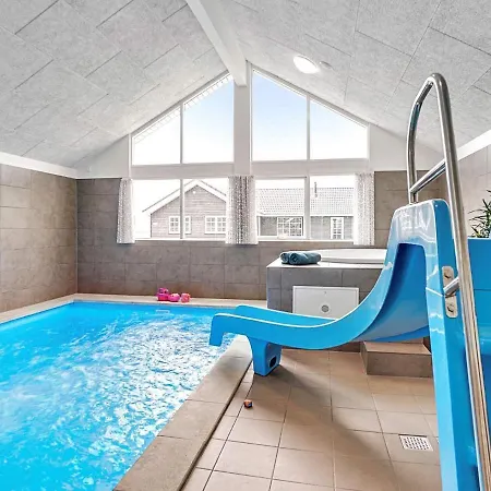 18 Person In Holiday home