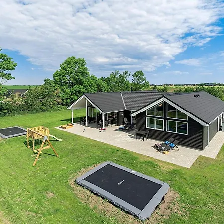 Feriehus 18 Person In Grenå