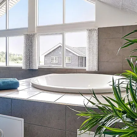 18 Person In Feriehus