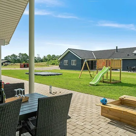 Feriehus 18 Person In *