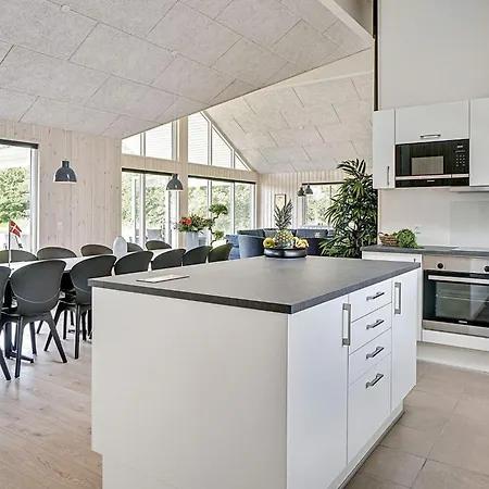 Feriehus 18 Person In *