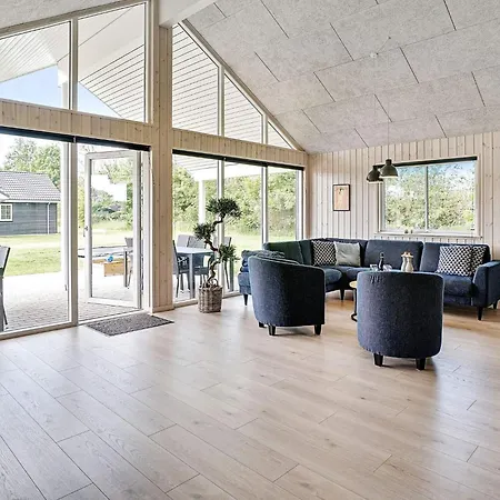 Feriehus 18 Person In